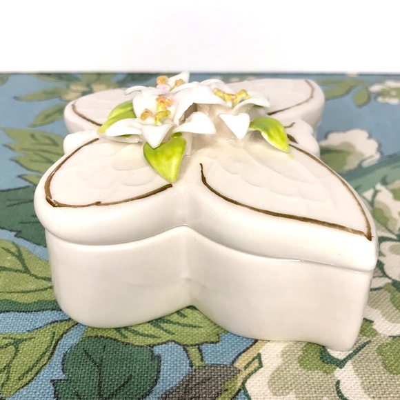 VTG Ceramic with Gilted Gold Butterfly Vanity Box - Picture 5 of 10